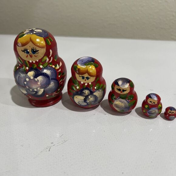 Vintage Russian Nesting Dolls Hand Painted Red 5 Piece - Picture 2 of 6